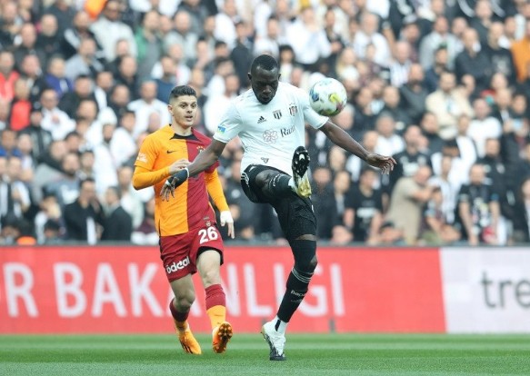 Beşiktaş geriden geldi kazandı! Galatasaray zirvede ağır yara aldı…